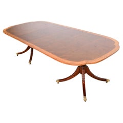 Baker Furniture Georgian Mahogany Double Pedestal Extension Dining Table (table à manger à rallonge)