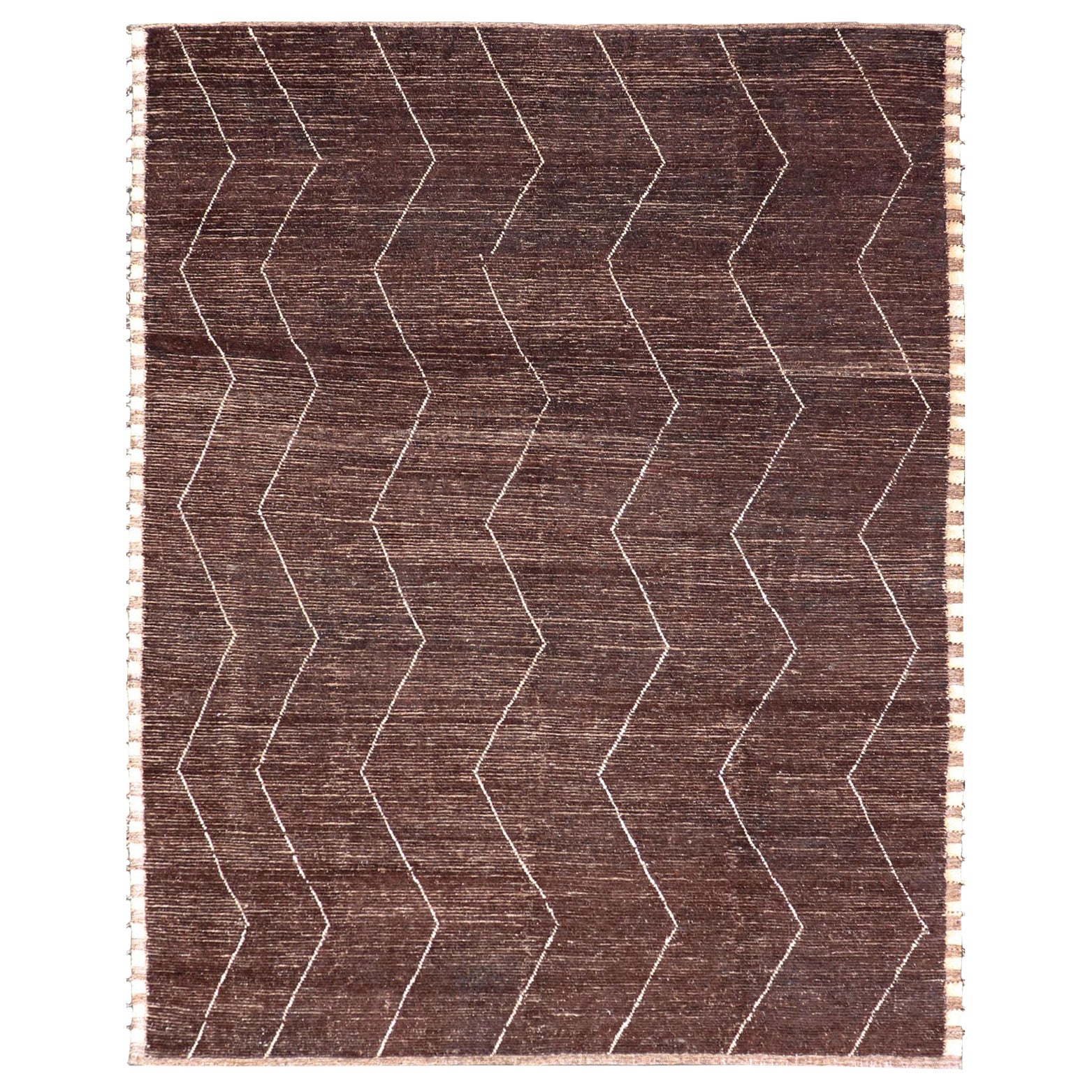 Brown Modern Causal Contemporary Rug in Moroccan Zig-Zag Design In Cream  For Sale