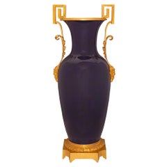 Vase Louis XVI du 19ème siècle en porcelaine bleu cobalt et bronze doré