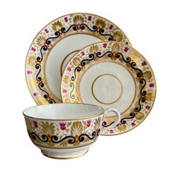 Tasse à déjeuner en porcelaine Bloor Derby avec assiette, dorée avec fleurs violettes, vers 1825