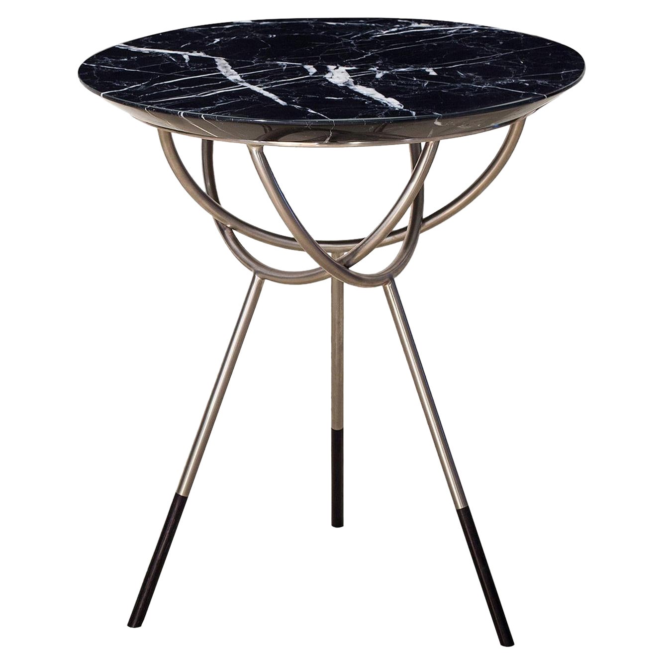 Table d'appoint Atlas en nickel satiné avec plateau en marbre noir par Avram Rusu Studio