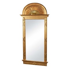 Miroir mural gustavien suédois du 19ème siècle en pin doré, décor scandinave
