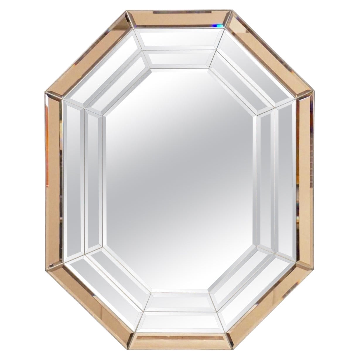 Miroir mural octogonal moderniste en verre biseauté d'Italie (H 45 1/4 x L 35)