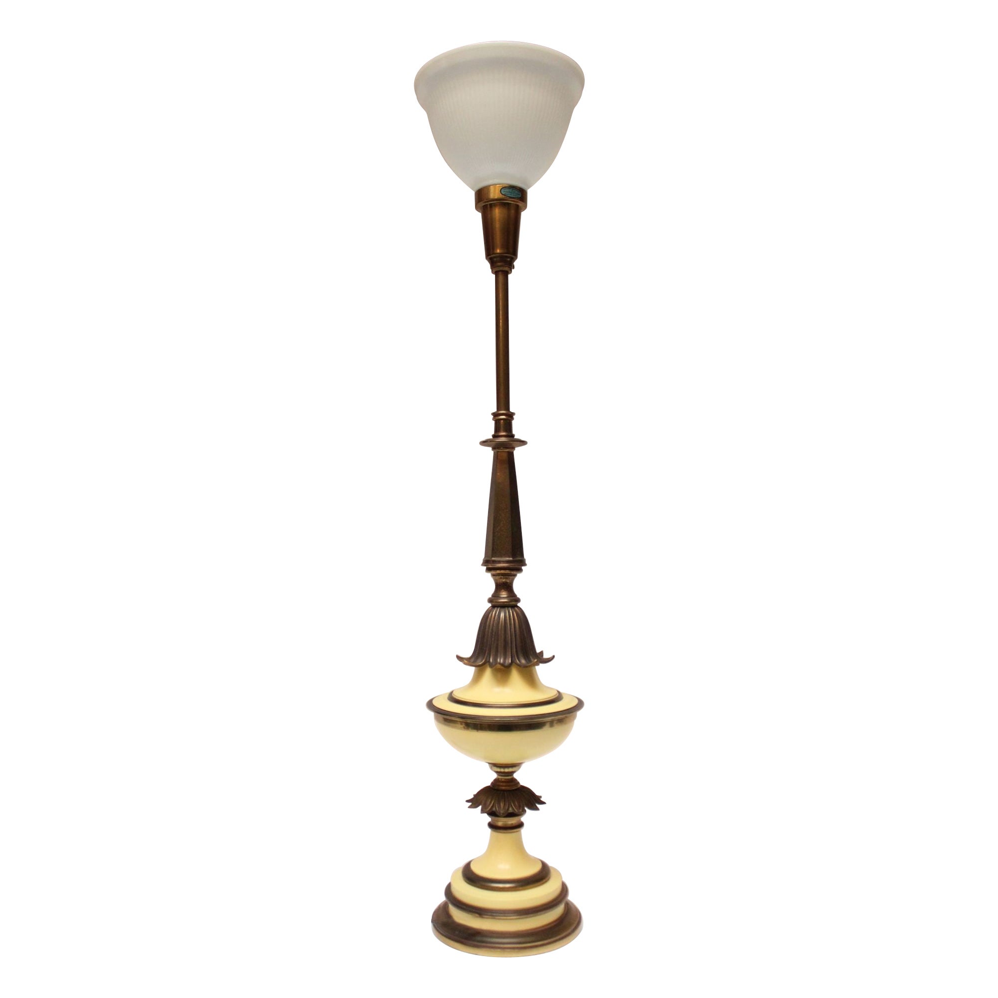 Lampe de bureau en laiton et verre de style Hollywood Regency par Stiffel en vente