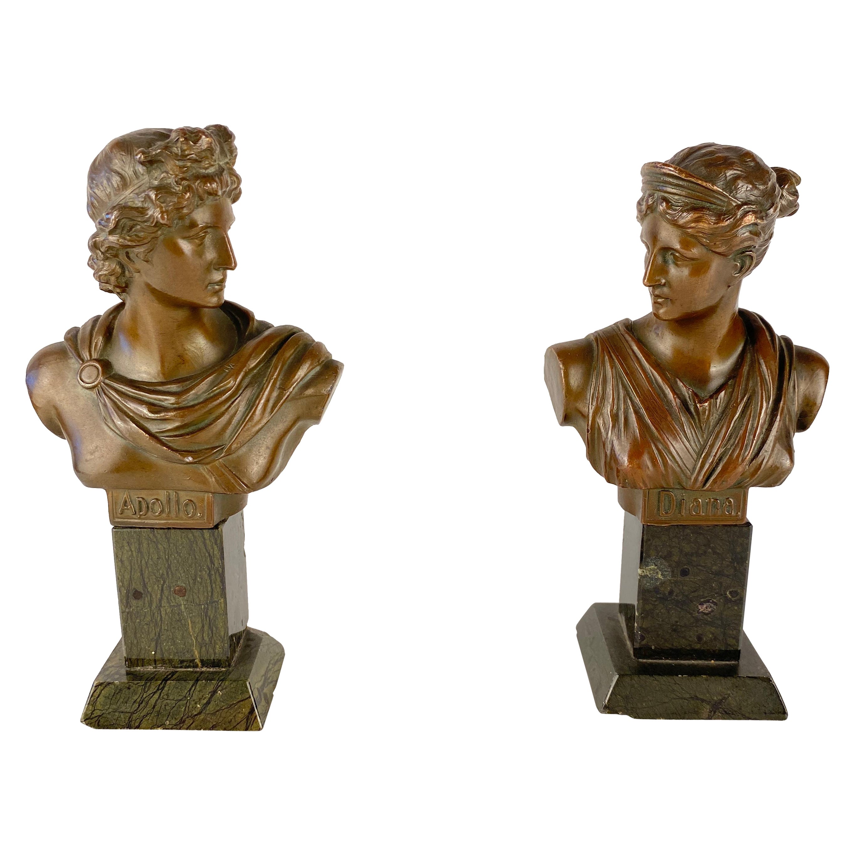 Paar neoklassizistische Bronzebüsten Apollo und Diana aus Bronze, montiert auf schwarzem Marmor