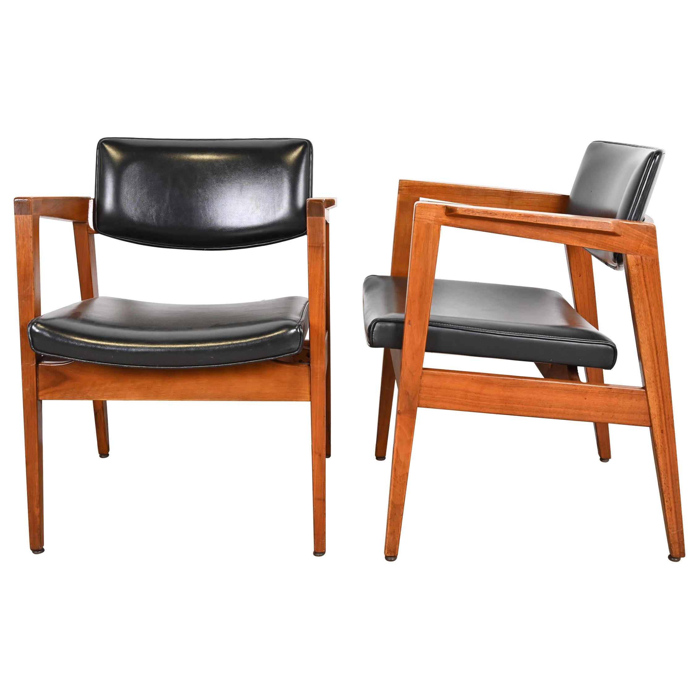 Jens Risom Style Mid-Century Modern Solid Walnut Lounge Chairs by Gunlocke, Pair For Sale