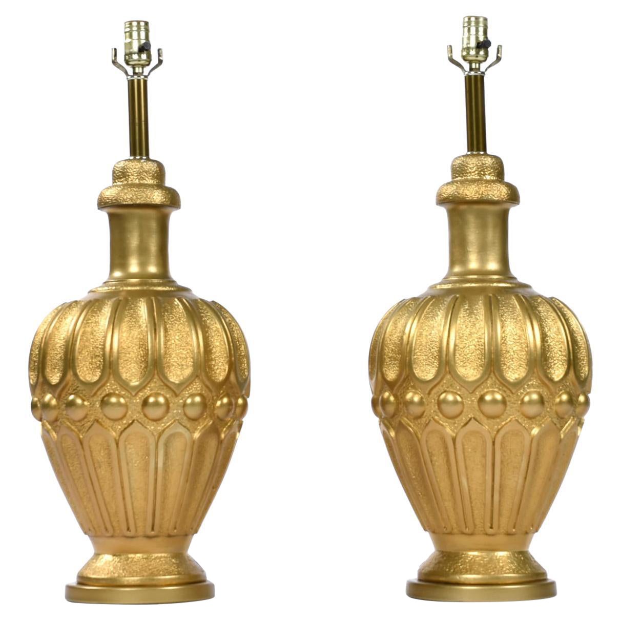Paire de grandes lampes Genie de style moderne du milieu du siècle, couleur or, sur base en laiton