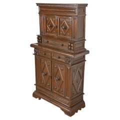 Ancienne armoire de bar italienne sculptée en noyer de style néo-renaissance, vers 1800