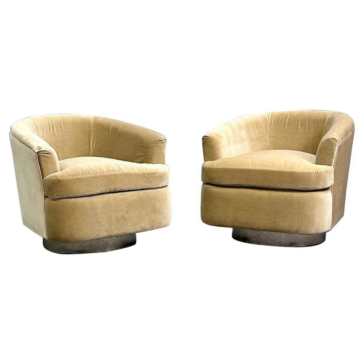 Mid-Century Modern Milo Baughman Style Swivel Chairs, Chrome Base, Tan Mohair For Sale