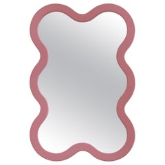 Miroir mural contemporain 'Hvyli 6' par Oitoproducts, cadre rose