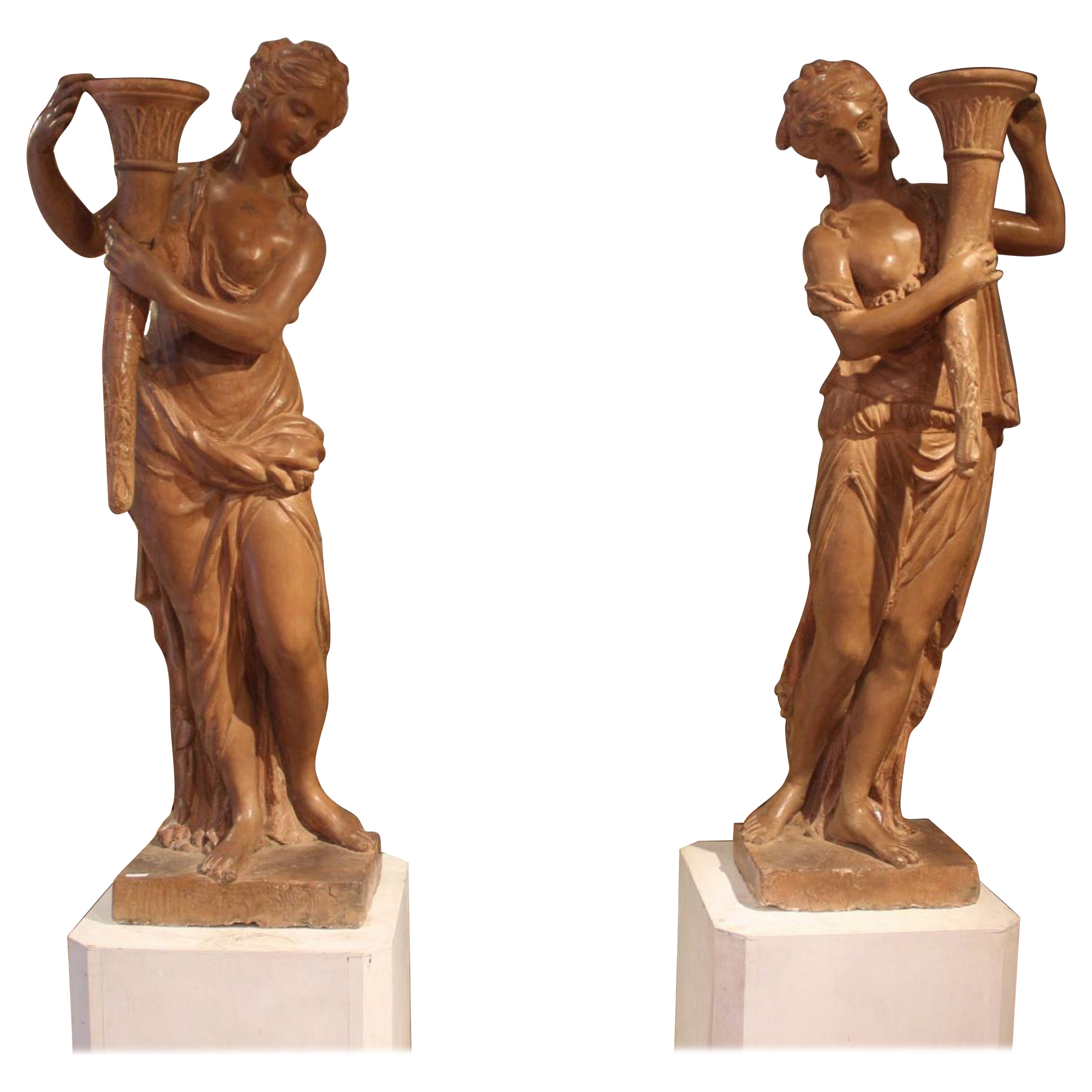 Ein Paar Statuen aus dem 18. Jahrhundert im Angebot