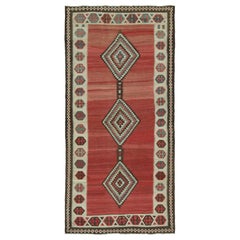 Vieux kilim persan Shahsavan avec terrain rouge et médaillons