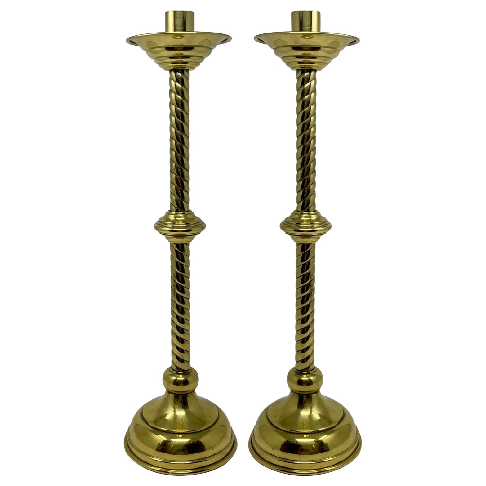 Paire de chandeliers anciens en laiton, vers 1880