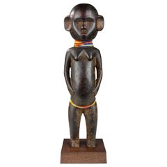 Figurine de maternité tanzanienne du milieu du Twentieth siècle
