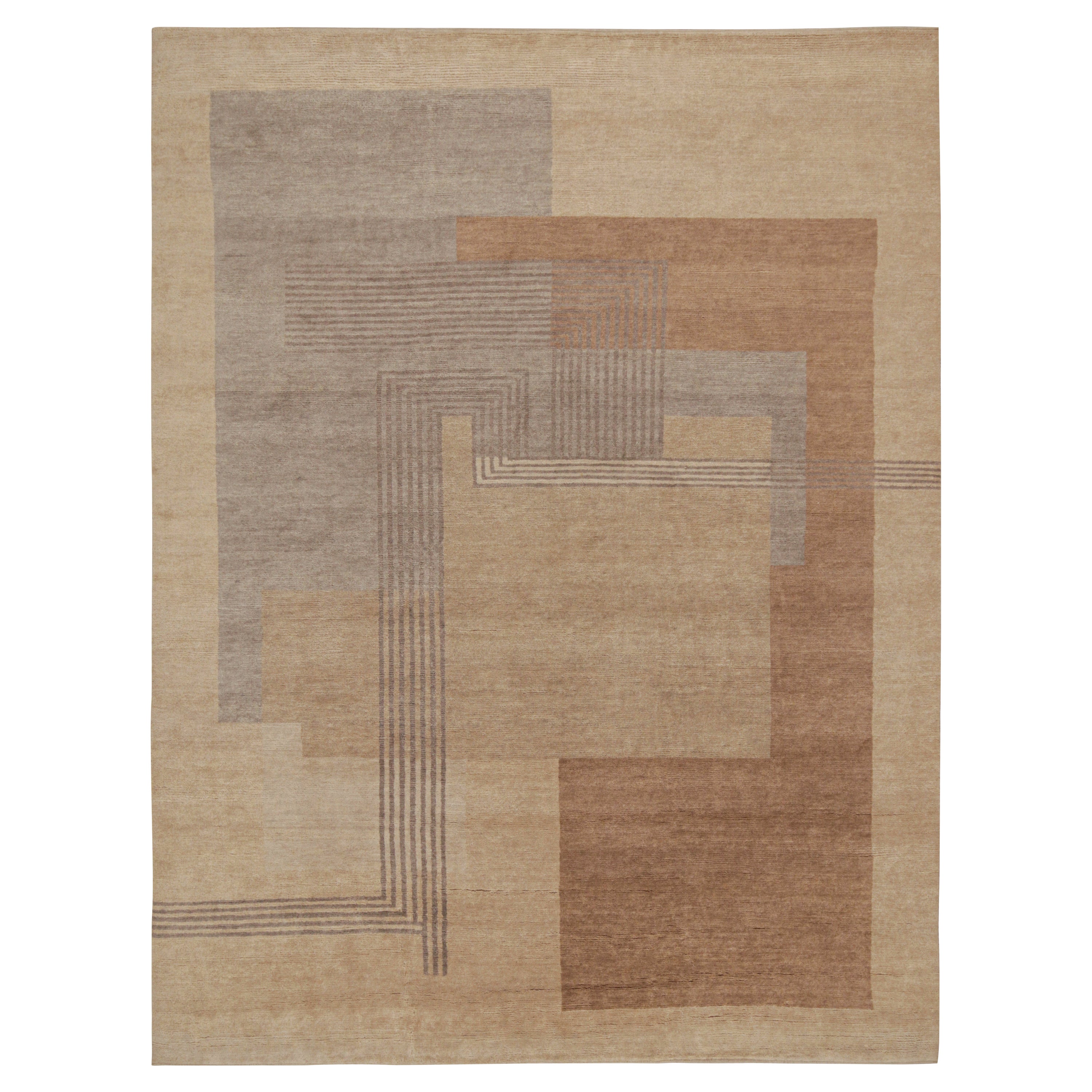 Rug & Kilim's French Art Deco Rug in Beige-Brown & Grey Geometric Pattern (tapis de style Art déco français à motifs géométriques beige, marron et gris)