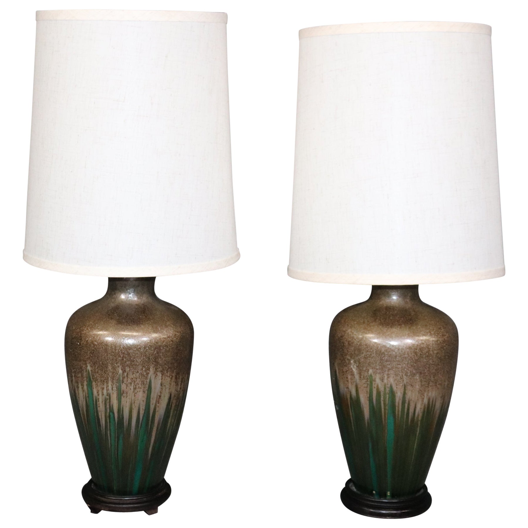 Mid-Century Modern Pair of Green Pottery Glazed Table Lamps For Sale