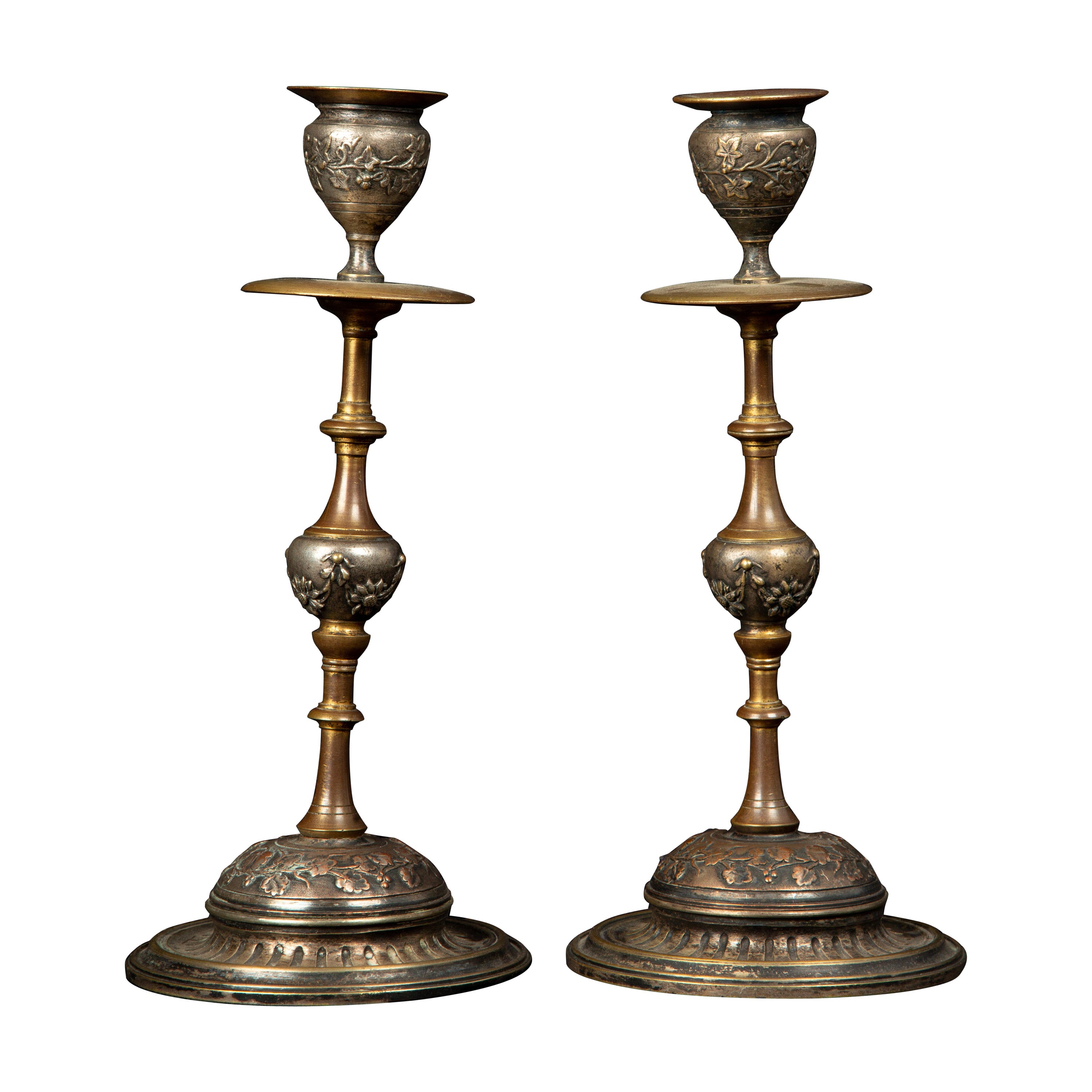 Napoleon III Patinierte Bronze Kerzen Sticks mit Vine Zweige im Angebot
