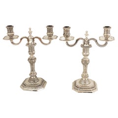 Pareja de candelabros de 2 luces chapados en plata de la Colección "Dupérier" de Christofle
