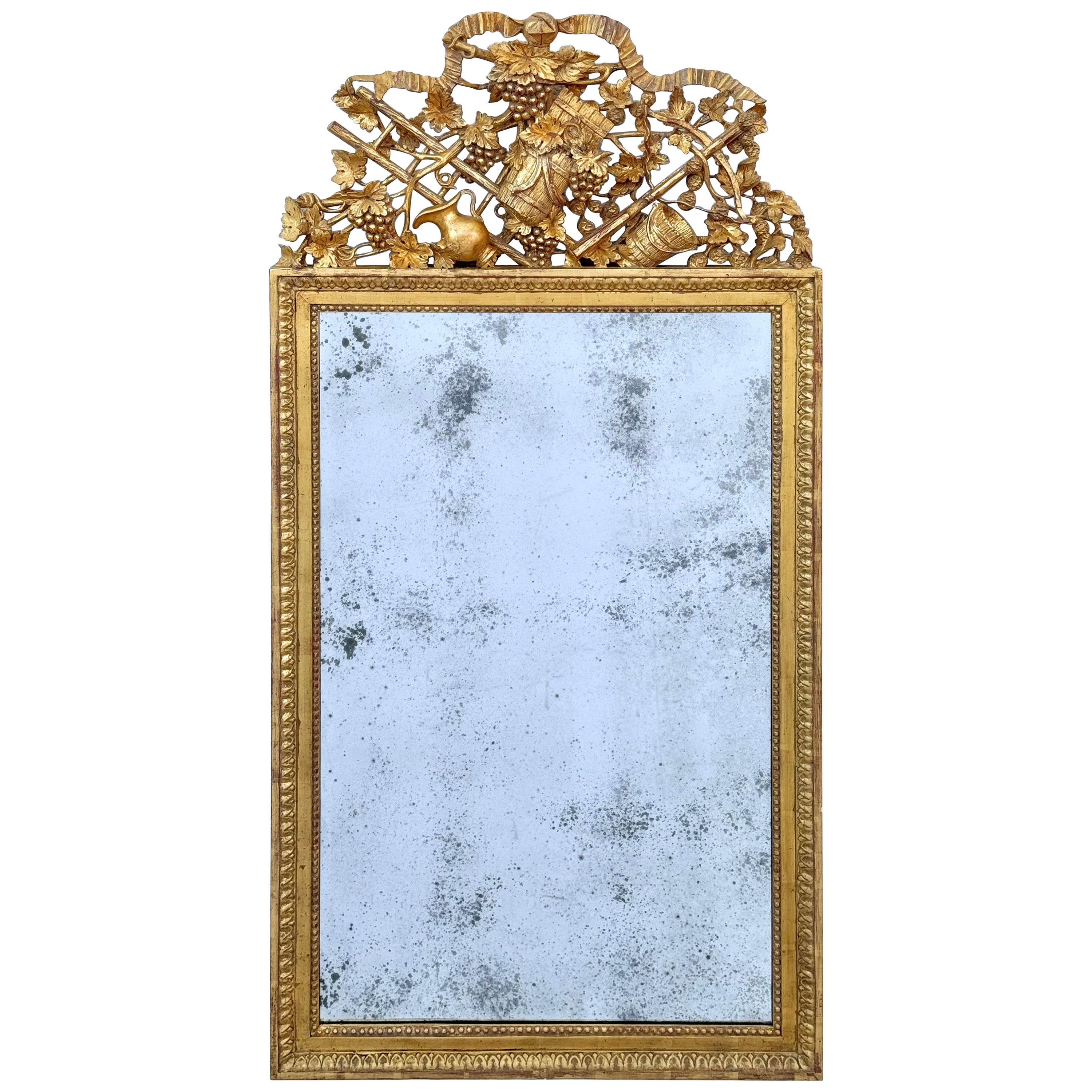 Miroir en bois doré de style néoclassique