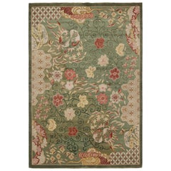 Rug & Kilim's Chinese Style Art Deco rug in Green with Red & Gold Florals (tapis de style chinois Art déco en vert avec des fleurs rouges et or)