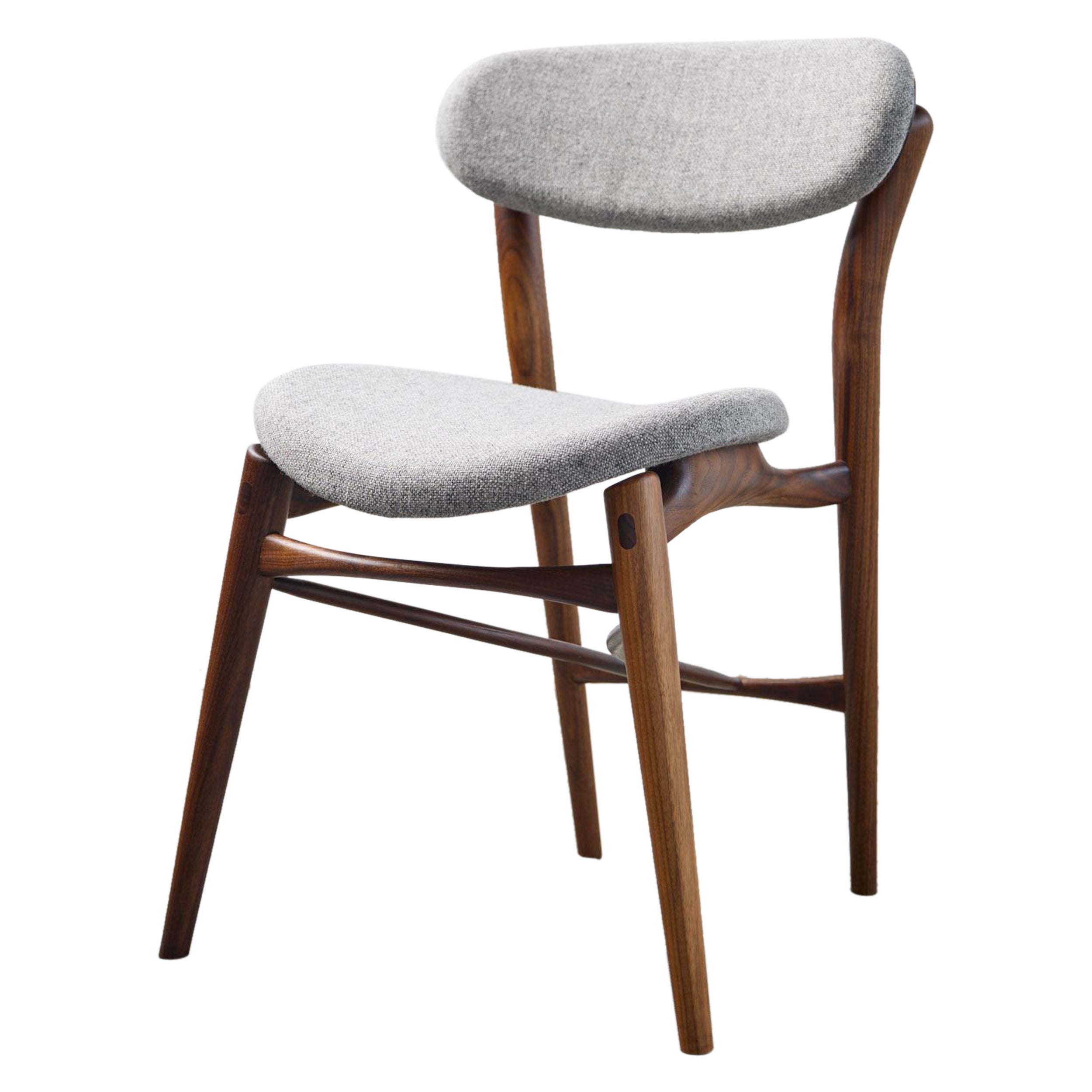 Chaise Fjoon, chaise de salle à manger ou chaise d'appoint en noyer par Fernweh Woodworking
