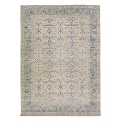 Moderner indischer handgefertigter geometrischer Wollteppich von Apadana in Beige