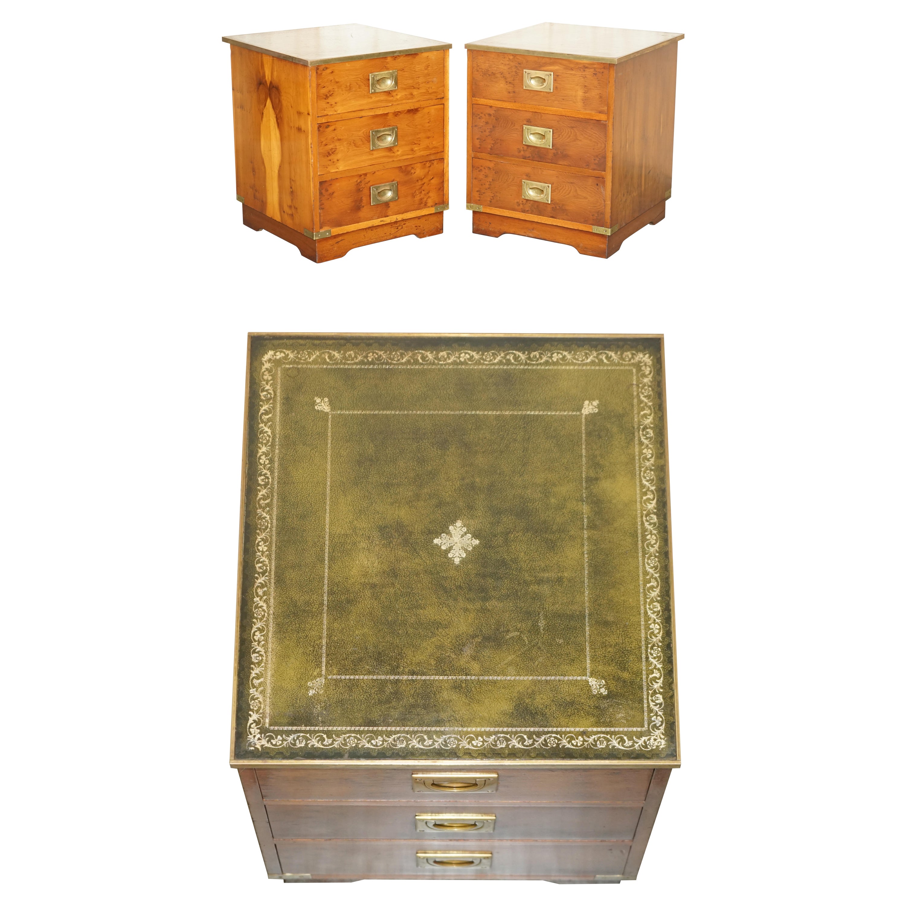 paire de tiroirs de table de chevet de campagne militaire en cuir vert d'époque de Wood Wood Wood en vente
