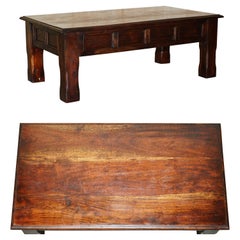 VINTAGE OAK COFFEE TABLE MIT KHUNKY SOLiD LEGS AND THREE PLANK WOOD TOP