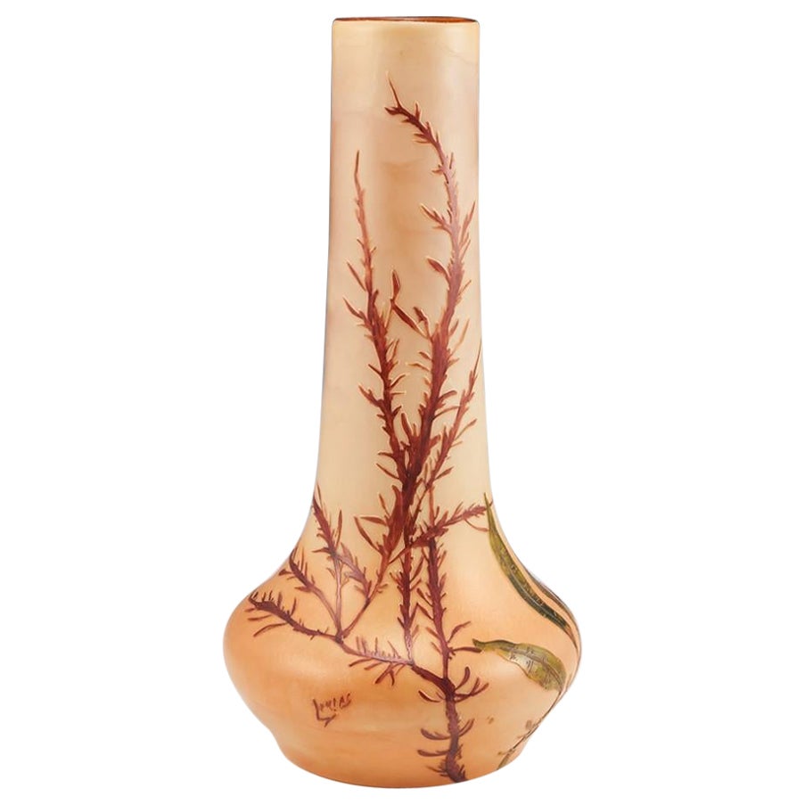 Vase en verre émaillé et taillé à l'acide avec boîtier en forme de pattes, vers 1920