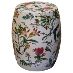 Tabouret de jardin en porcelaine chinoise du milieu du siècle dernier avec motifs d'oiseaux et de fleurs