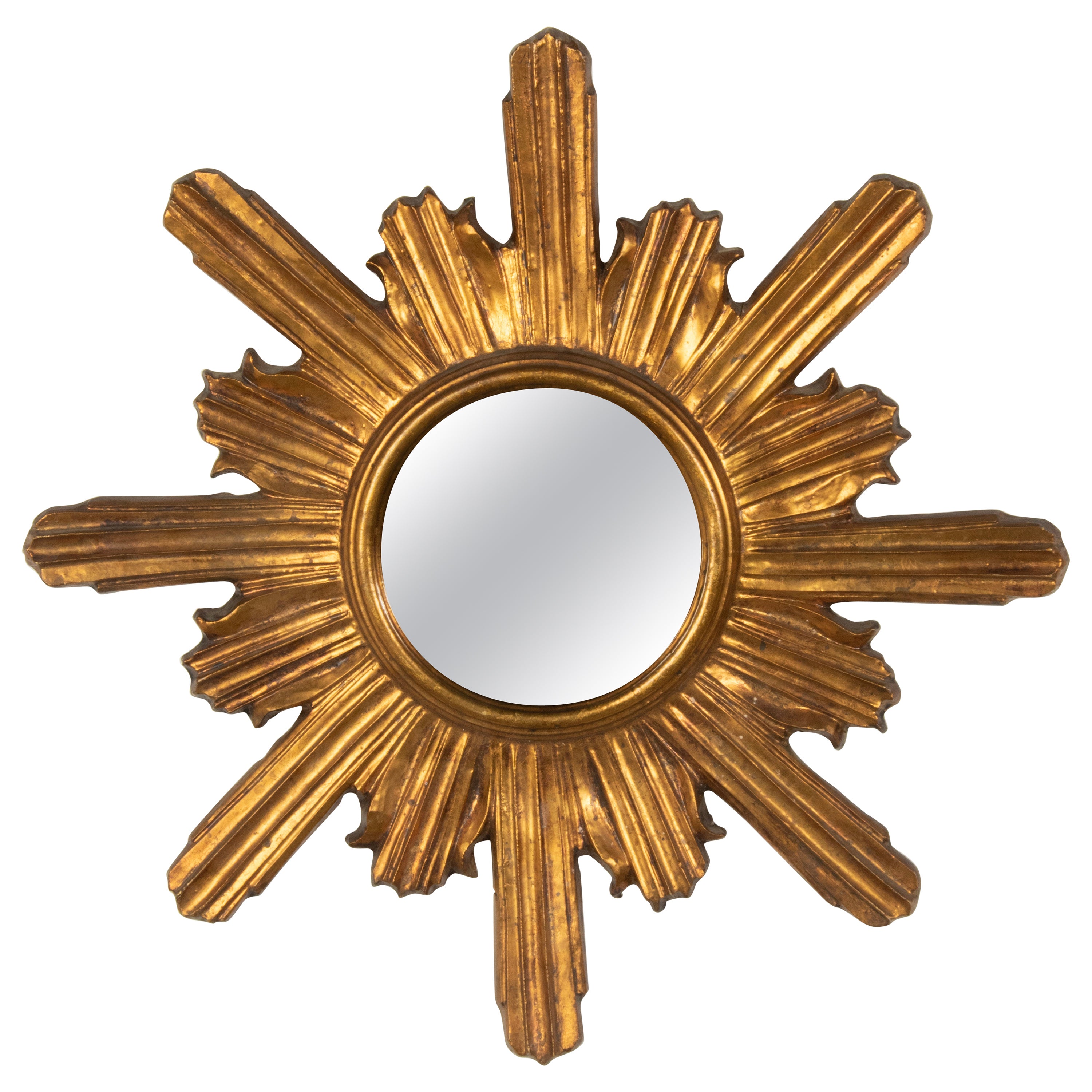 Début du 20ème siècle Miroir en bois doré et sculpté à la main en forme de soleil en vente