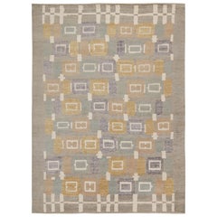 Rug & Kilim's Teppich im skandinavischen Stil mit grauem, braunem und goldenem geometrischen Muster