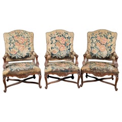 Fauteuils en noyer avec tapisserie d'Aubusson, 19ème siècle français, Louis XV (3 Disponibles)