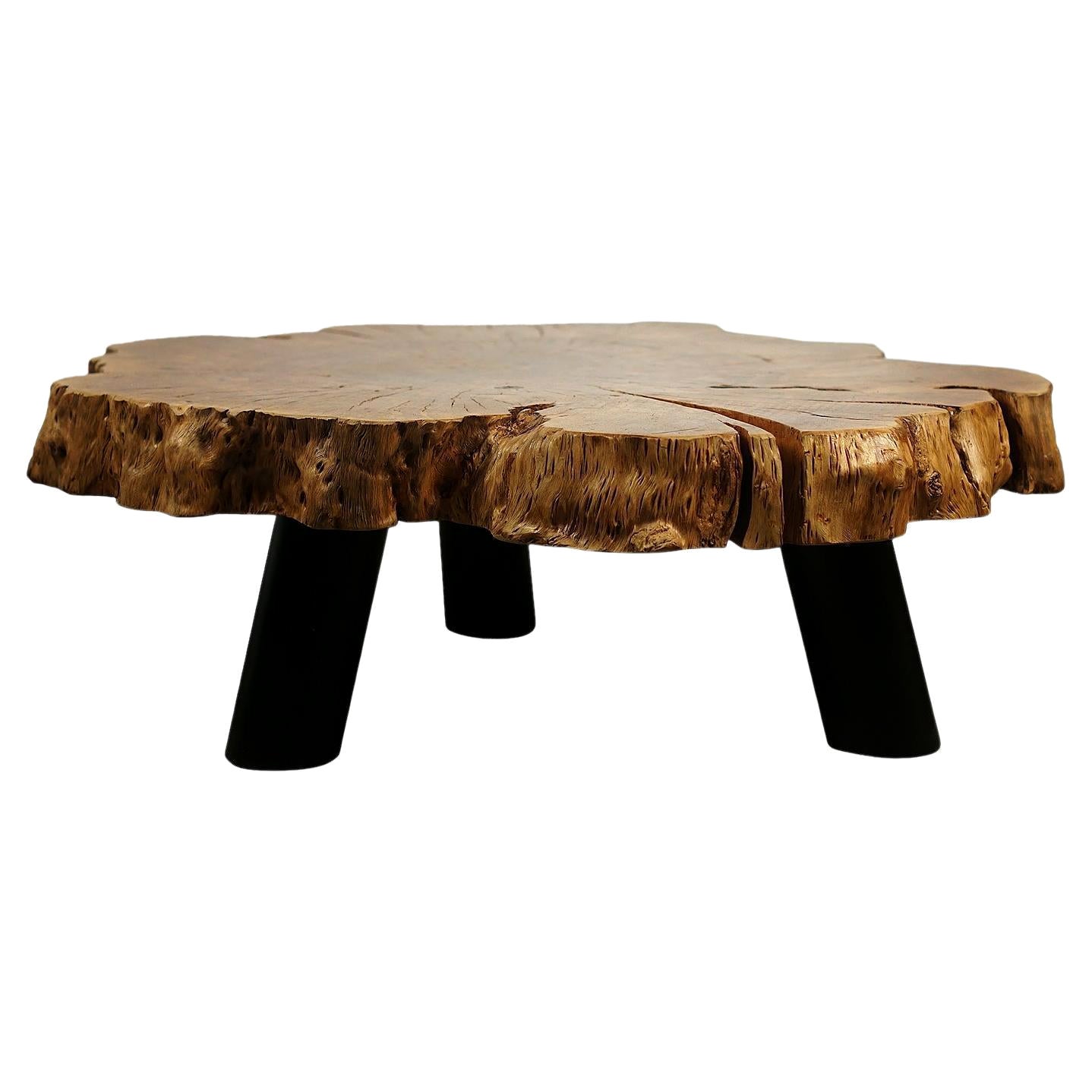 Table basse en Lychee Wood avec pieds en fer noir