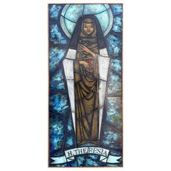 Photo de Saint Theresia en mosaïque de verre du milieu du siècle, peinte à la main et aux couleurs superbes