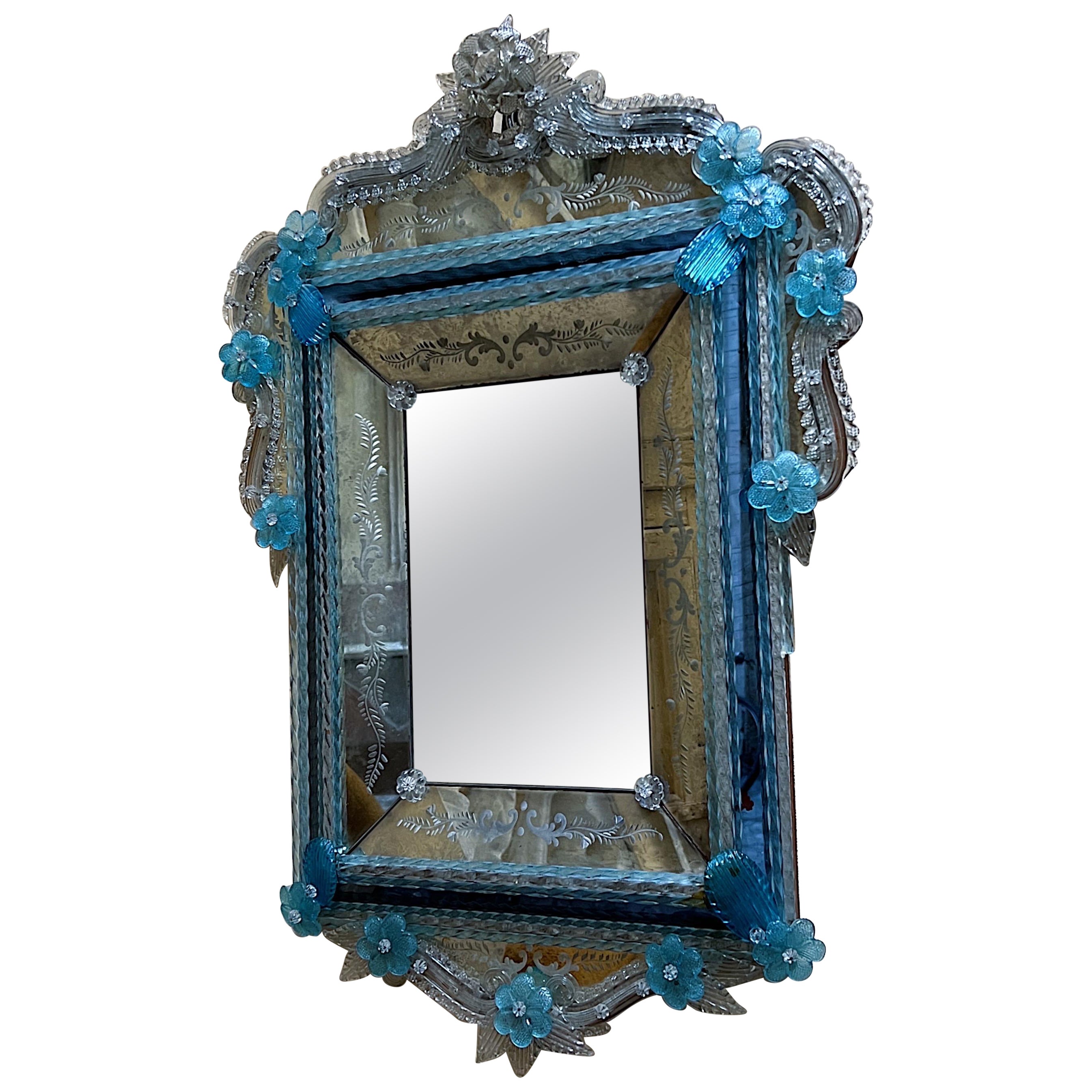 Antique Murano Mirror vénitien des années 1920 avec détails en verre bleu et fleurs