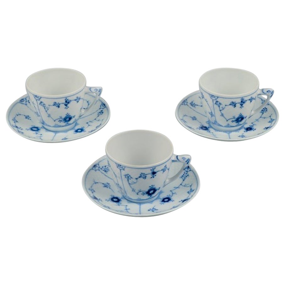 Bing & Grondahl, Danemark, Blue Fluted plain. Trois tasses à café avec soucoupes