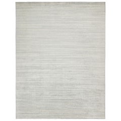 Rug & Kilim's Contemporary Rug in Textural Silver, Off-White and Blue Striae (Tapis contemporain à rayures texturées argent, blanc cassé et bleu)