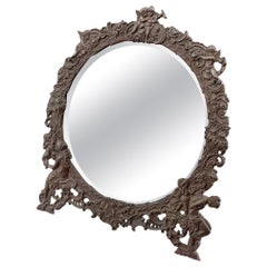 Antique miroir de coiffeuse ou miroir mural victorien en métal avec détails en forme de chérubin