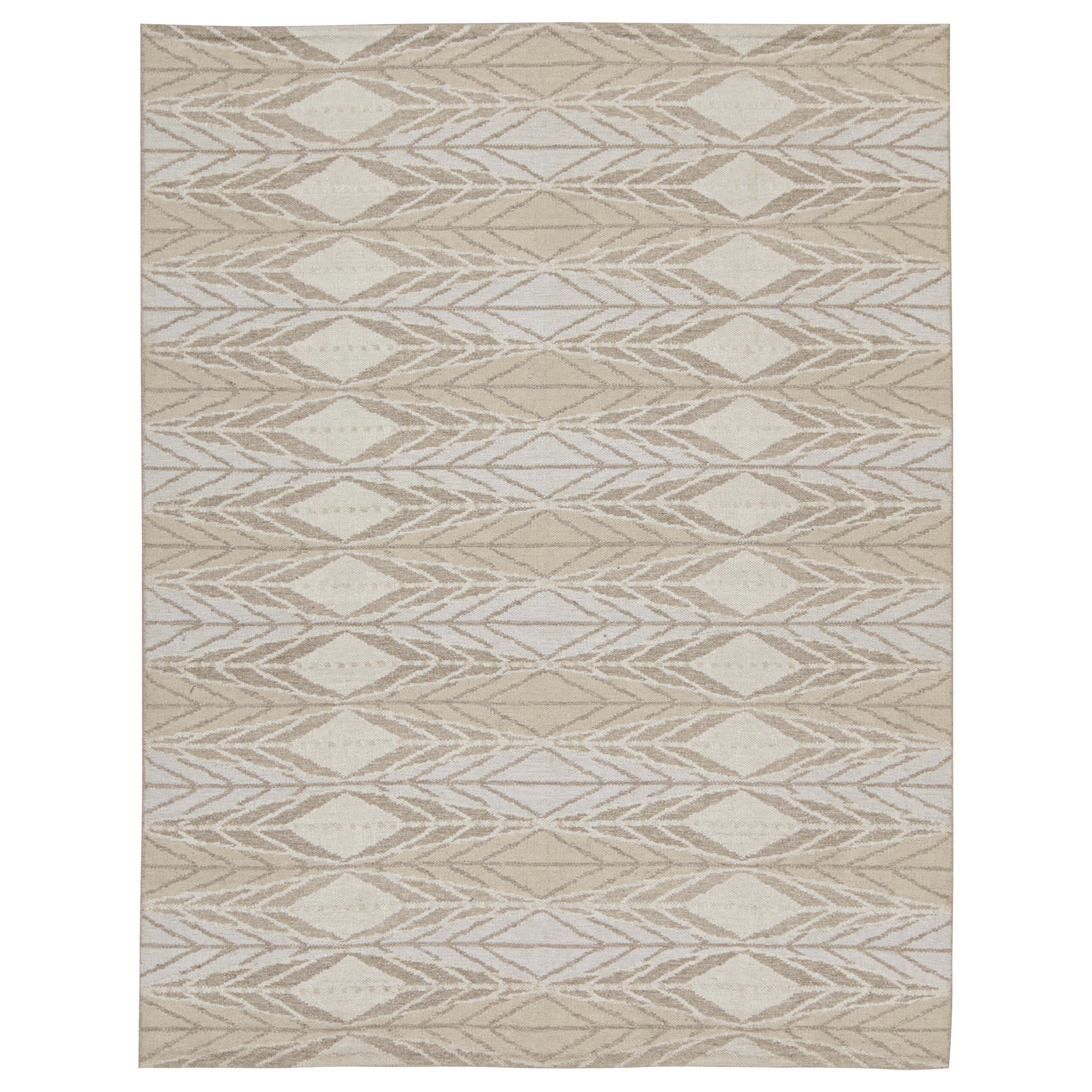 Rug & Kilim’s Scandinavian Style Kilim in Taupe and White Geometric Pattern For Sale