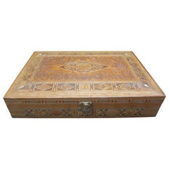 Caja decorativa marroquí vintage rectangular con incrustaciones