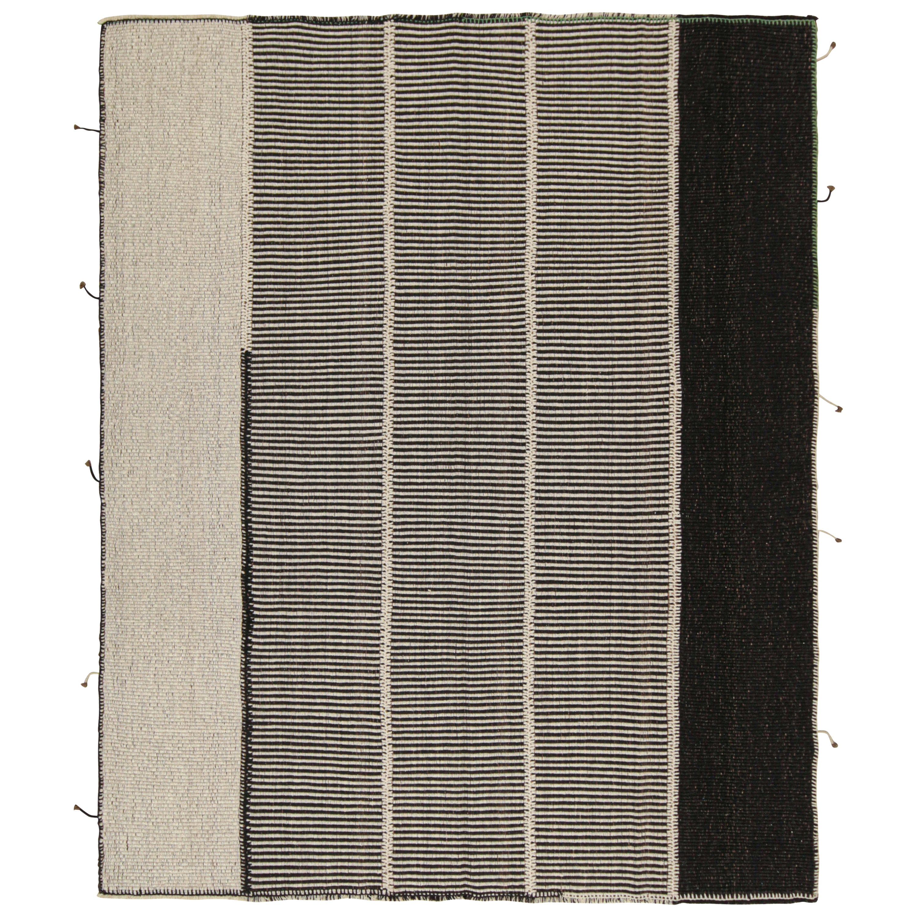 Rug & Kilim's Contemporary Custom Kilim Design in Black & White (design contemporain de tapis sur mesure en noir et blanc) en vente