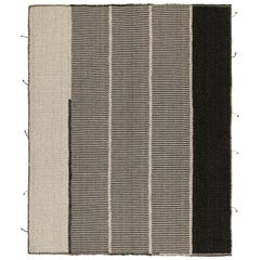Rug & Kilim's Contemporary Custom Kilim Design in Black & White (design contemporain de tapis sur mesure en noir et blanc)