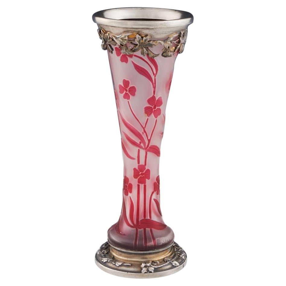 Vase Cristallerie de Pantin camée à l'acide ancien avec montures en argent, vers 1890 en vente