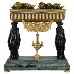  Jardinière de table en bronze et marbre vert de mer avec cariatides, style Empire, 19e siècle