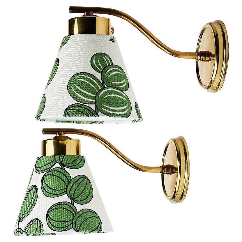 Pair of wall lamps with green lampshades, Sweden, 20th Century For Sale