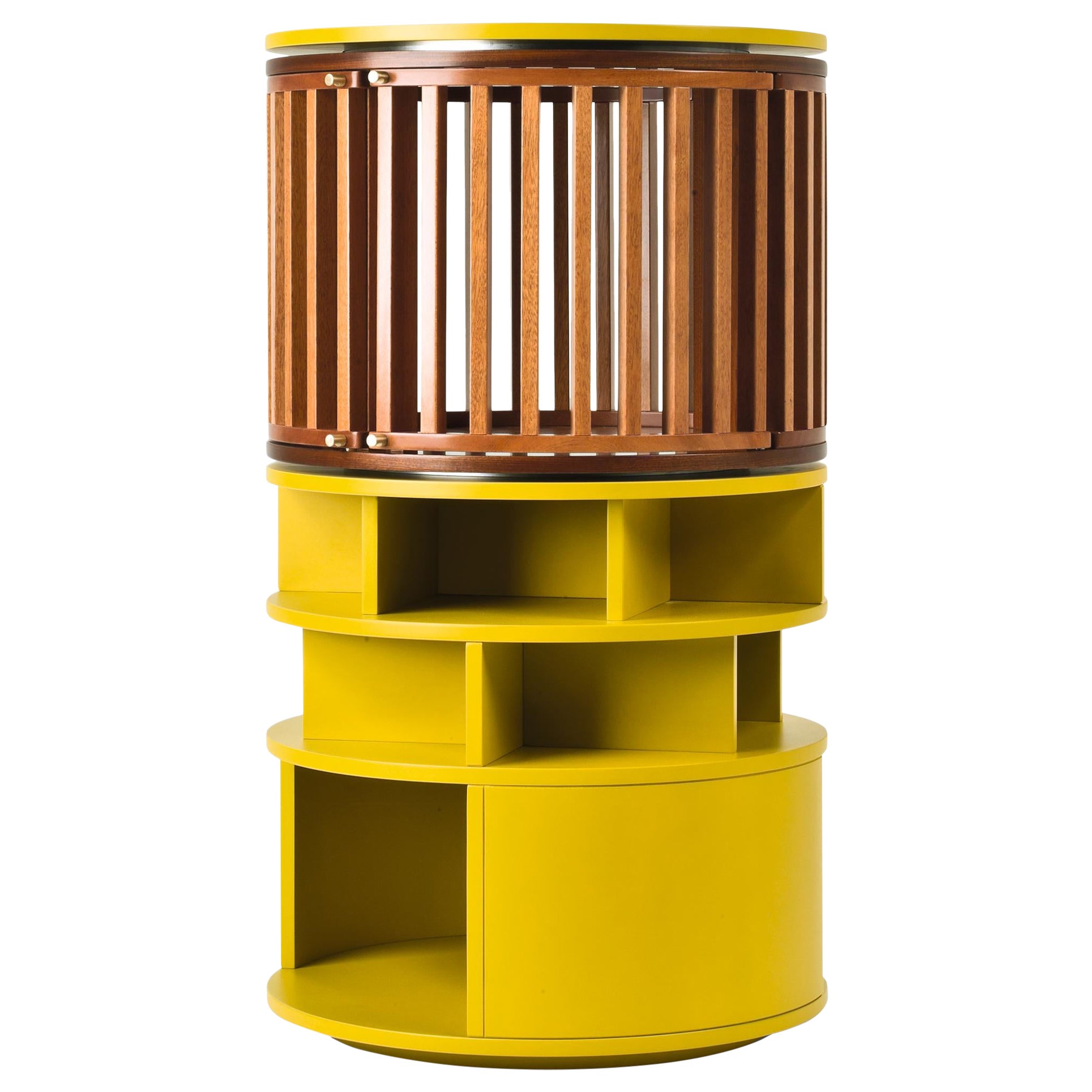 Meuble de rangement cylindrique tournant Babel à finition en acajou naturel et jaune en vente