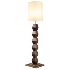 Kigelia Stehlampe aus Nussbaumholz mit Sockel aus bronziertem Messing von Lorenza Bozzoli