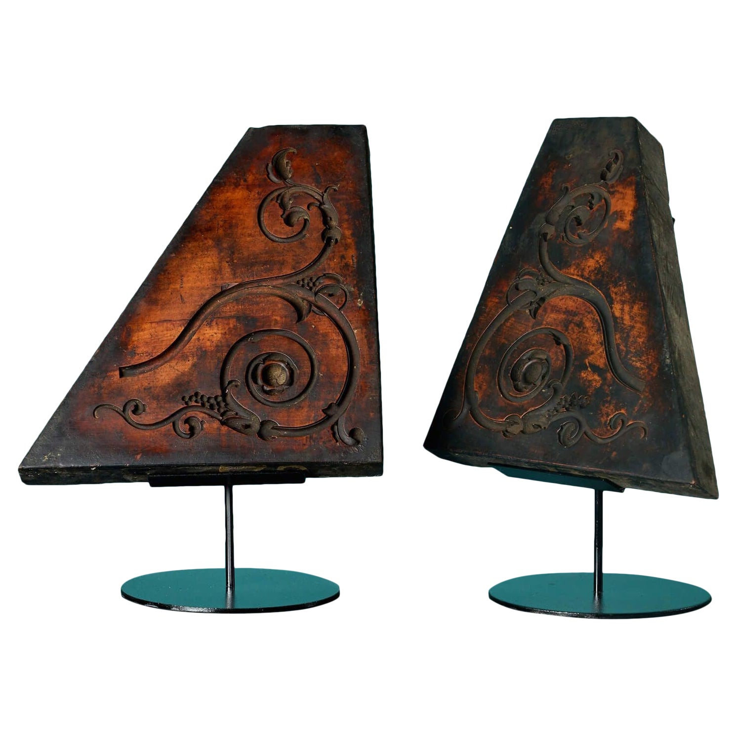 Zwei antike geschnitzte Holzschablonen Ex. Tucker-Kollektion im Angebot