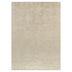 Tapis abstrait contemporain de Rug & Kilim aux motifs floraux blanc cassé, beige et or
